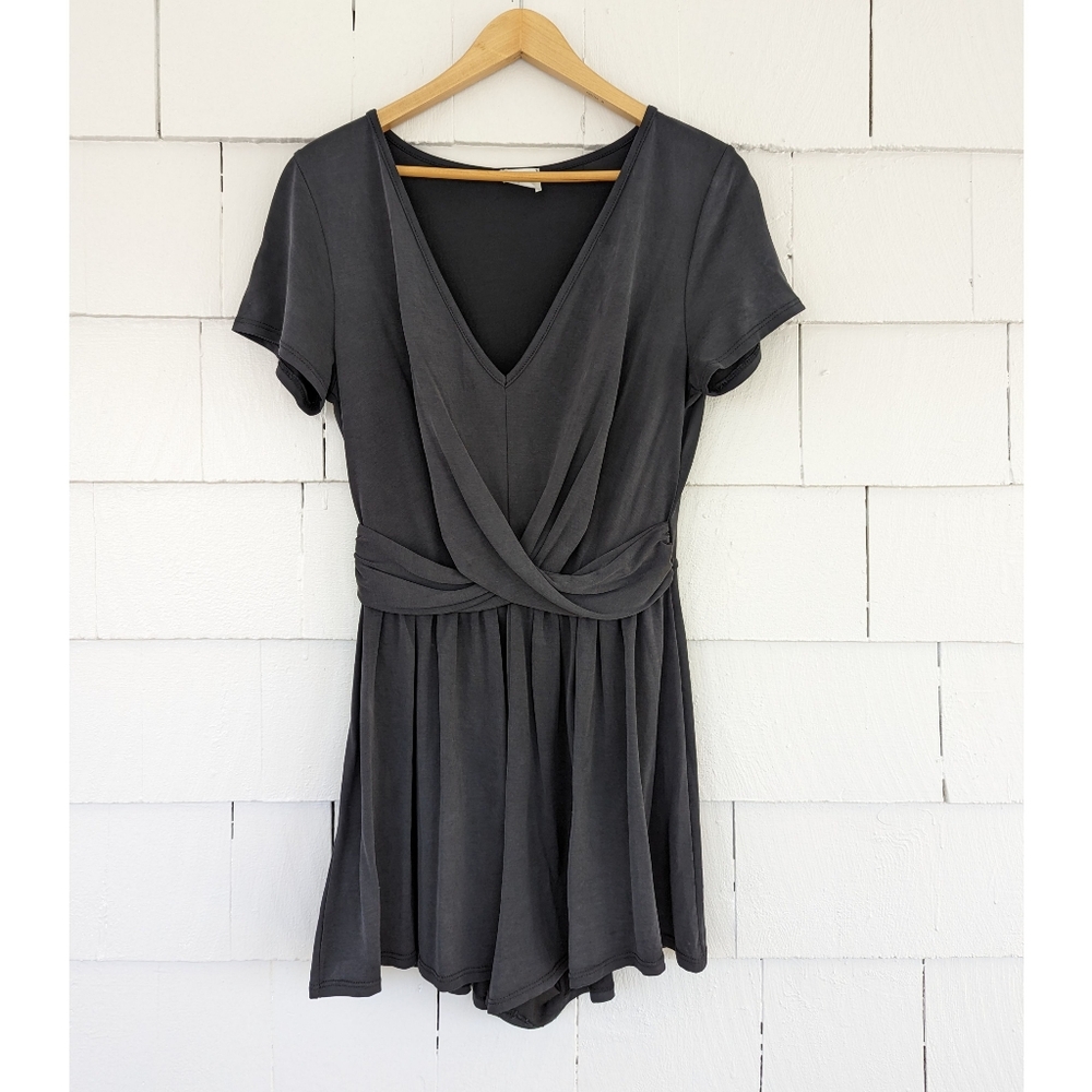 Francesca's Dee Elly Gray Flowy Romper Medium